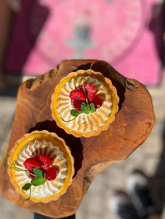 Citronové tartaletky s pusinkou a malinami